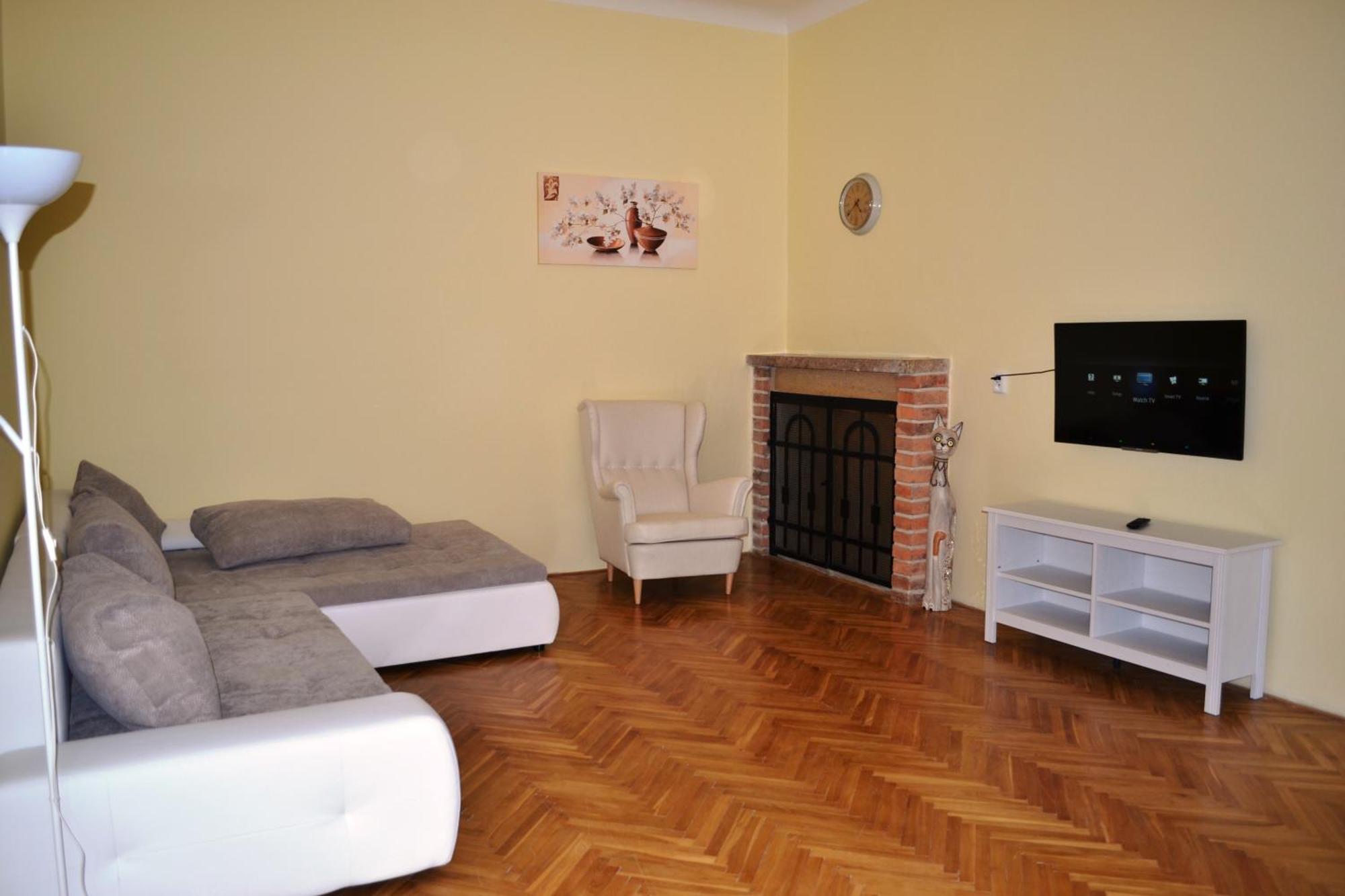 Sunflower 2bdr Flat By Ruterra Praga