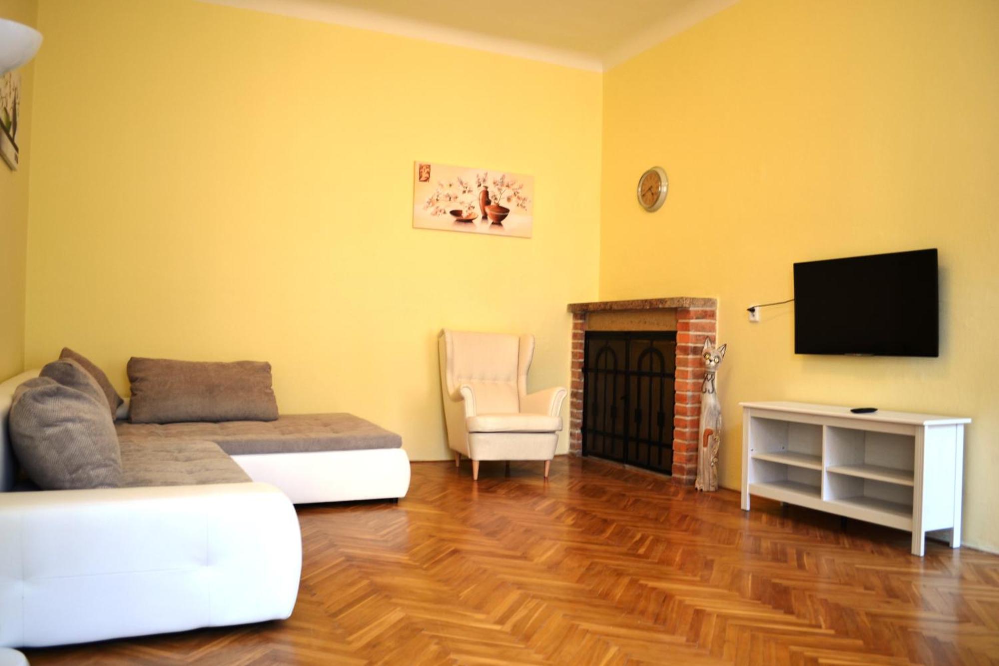 Sunflower 2bdr Flat By Ruterra * Praga