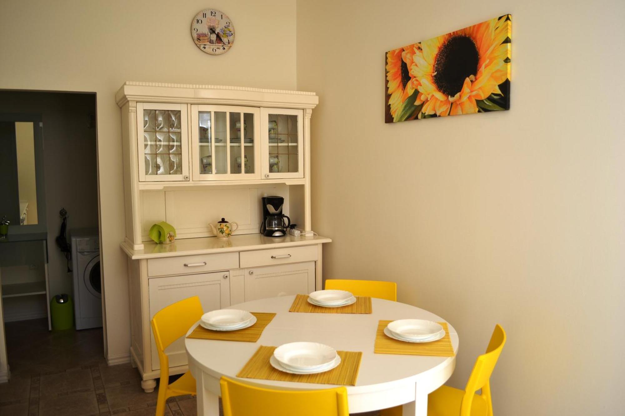 Sunflower 2bdr Flat By Ruterra Praga
