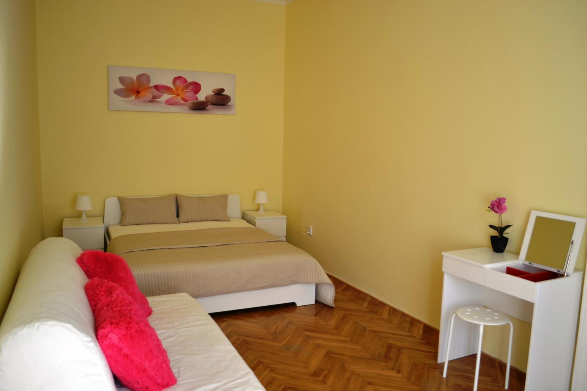 Sunflower 2bdr Flat By Ruterra * Praha